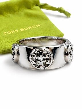 Tory Burch Logo Band Ring Silver Tone Size 7 NWT Dust Bag